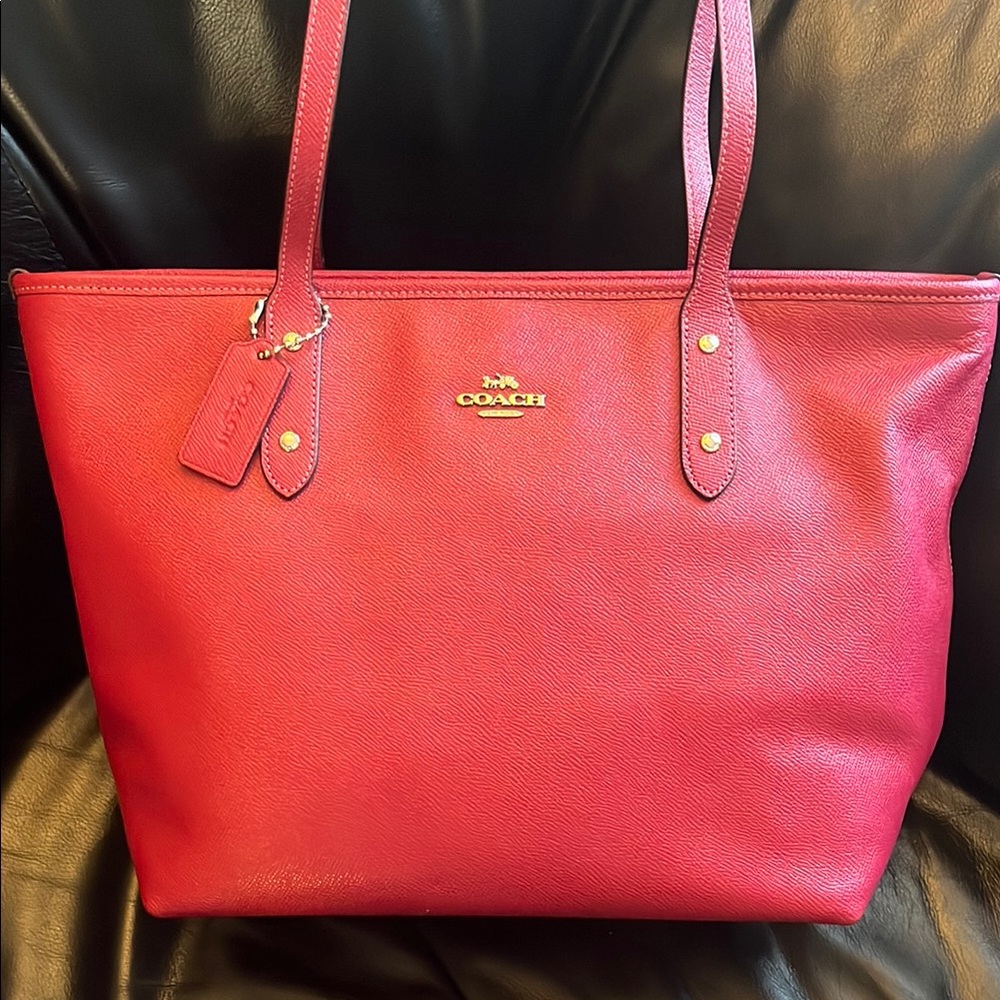 Coach Pink Berry Leather Tote with Gold Emblem - Picture 2 of 12